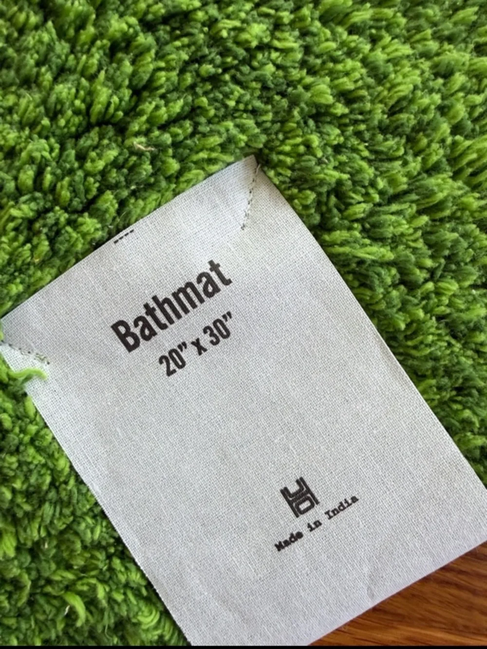 New Urban Outfitters Cheeky Goose Shape Tufted Bath Mat